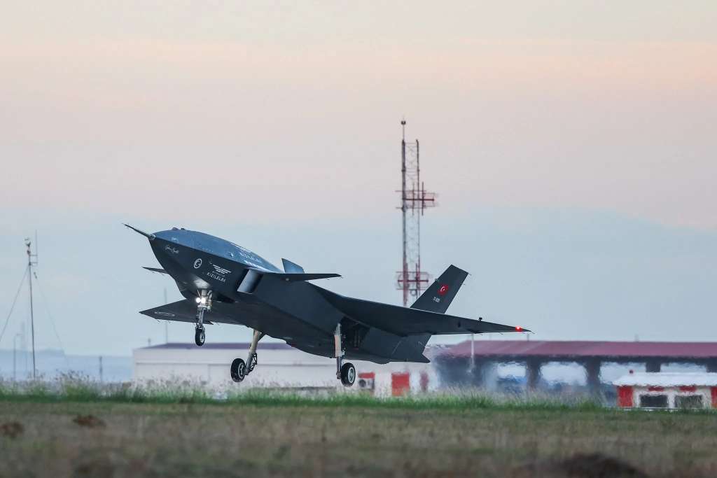 Selçuk Bayraktar açıkladı: Kızılelma gelecek yıl envanterde!